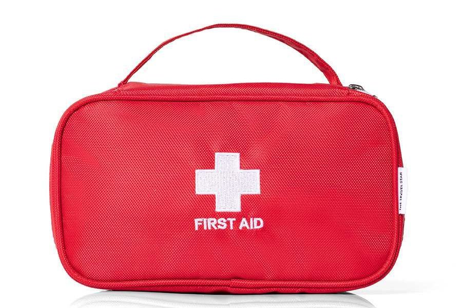 conseils de sécurité en voyage trousse de premiers secours
