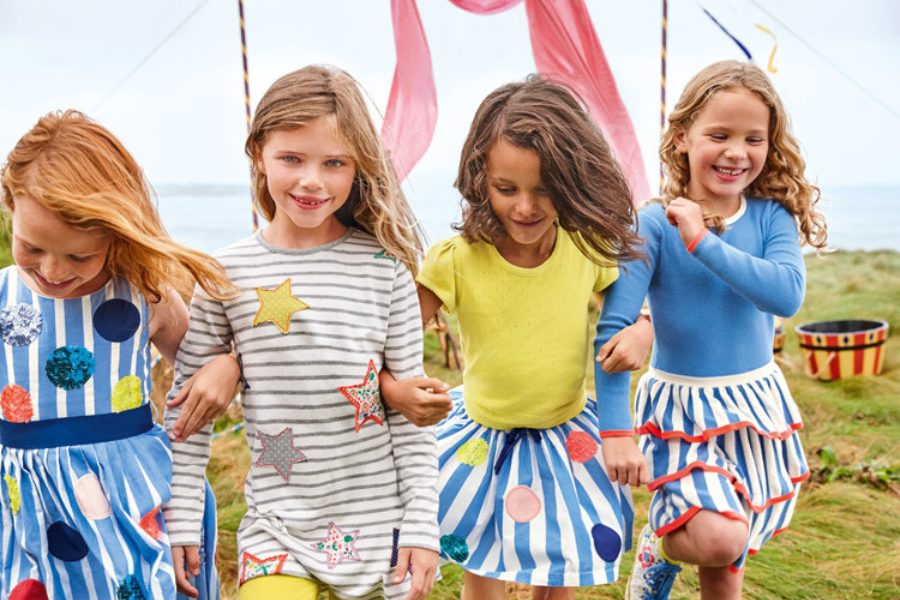 Habillez vos enfants de couleurs vives