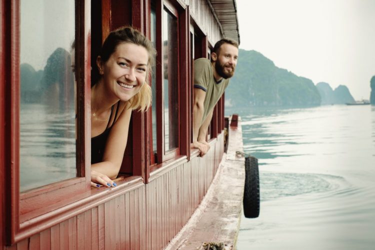 Lunes de miel exotiques avec forfaits touristiques au Vietnam et au Cambodge, Ninh Binh, de Ninh Binh à la baie d'Ha Long