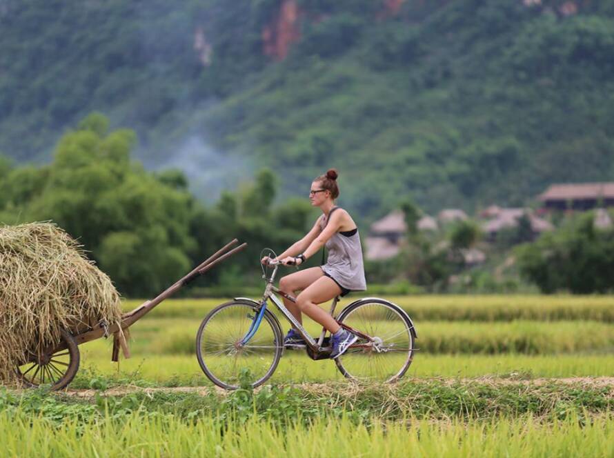 Balade à vélo dans les rizières au Vietnam – Agence de voyage professionnelle au Vietnam