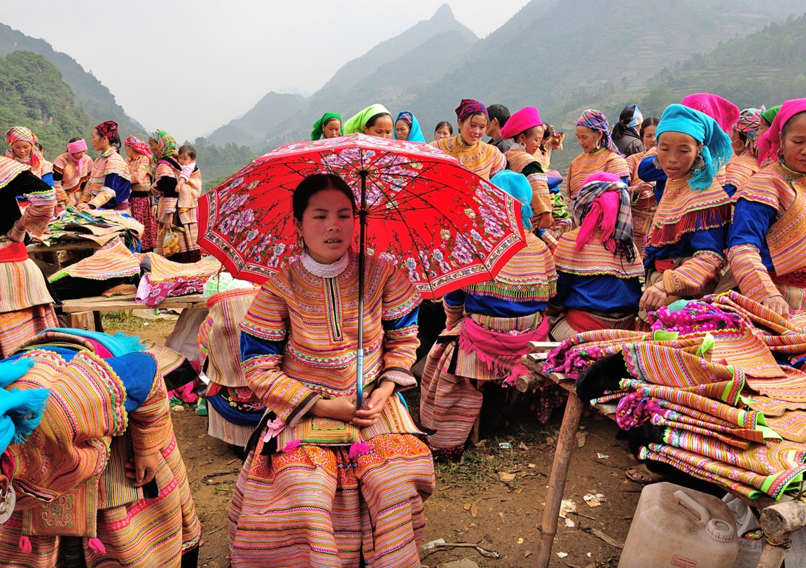 can cau market sapa, shopping in sapa