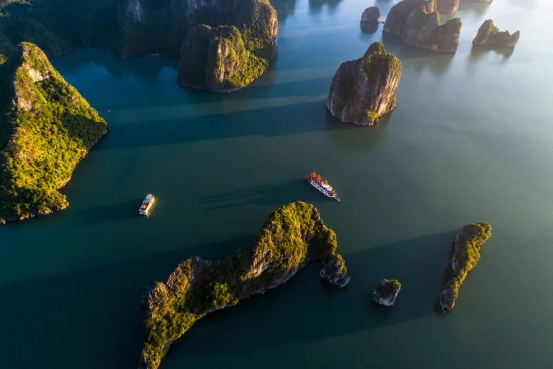 La beauté de la Baie d'halons durant votre voyage complet au Vietnam du Nord au Sud