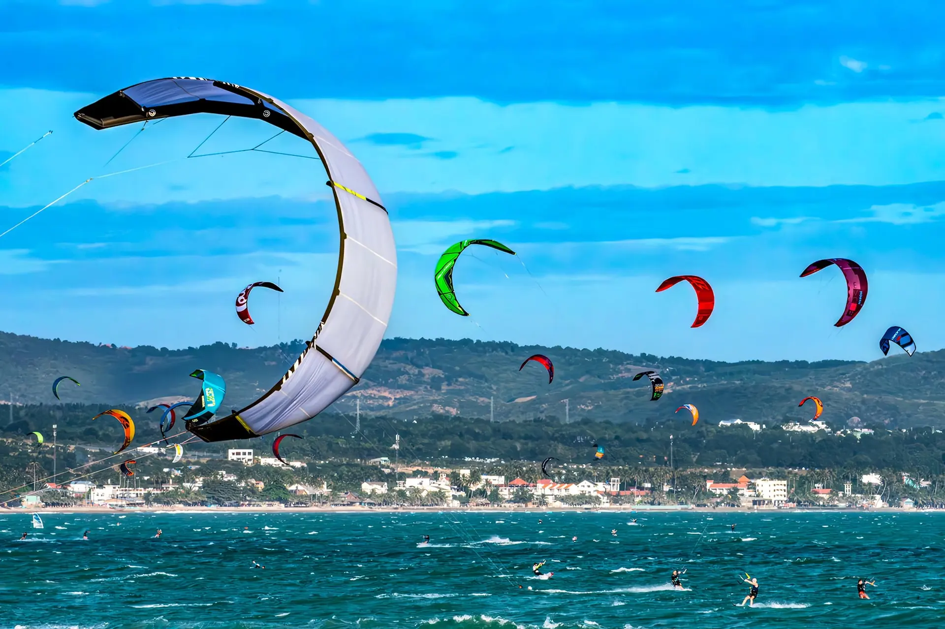 Session de kitesurf sur la côte de Mui Ne dans un itinéraire Vietnam 10 jours.