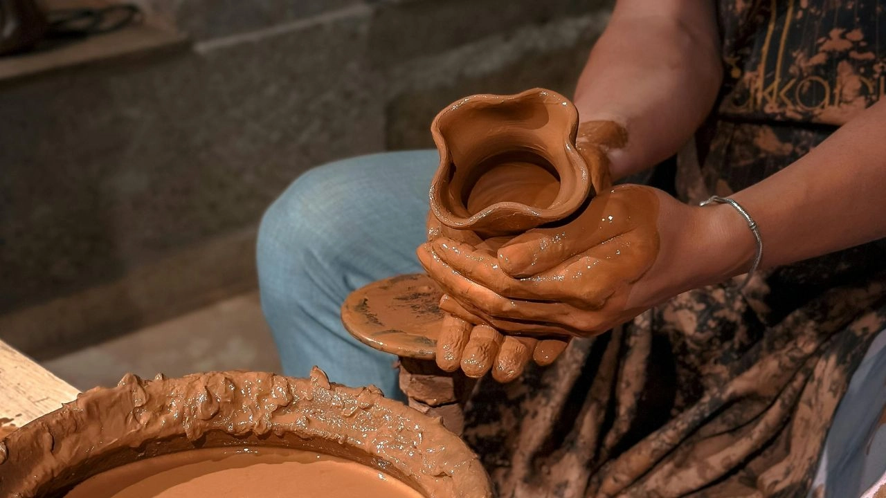 Le prix voyage Vietnam 2 semaines enrichi par l'immersion dans un atelier artisanal de poterie traditionnelle.