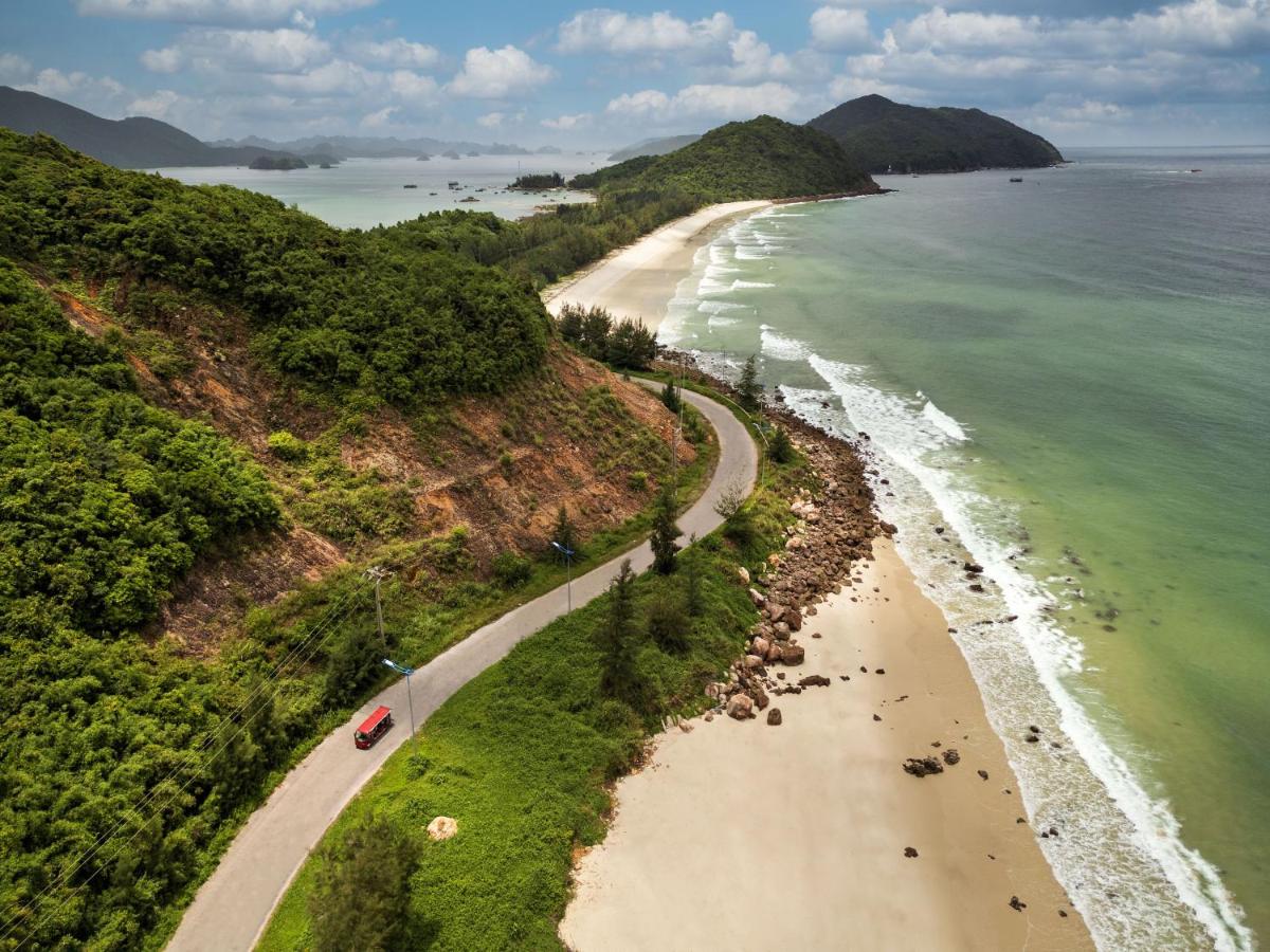Route côtière bordée de nature sauvage pour une coupure dans un itinéraire de 2 semaines au Vietnam