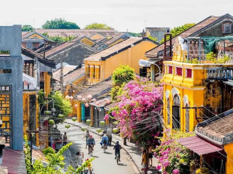 Vue panoramique sur les toits anciens de Hoi An lors d'un voyage privé au Vietnam
