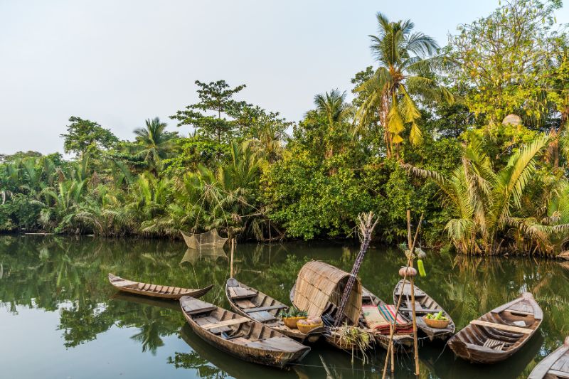EXPLORING SAIGON HISTORICAL [Guide/B/L]