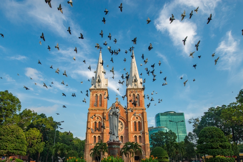 HUE – WELCOME TO HO CHI MINH [Guide/B]